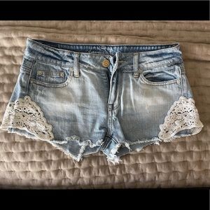 Light wash jean shorts with lace accent 🌸
